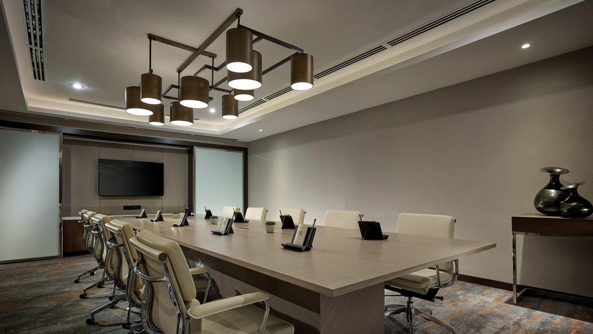 Hotel Stripes Kuala Lumpur, Autograph Collection Exterior photo A meeting room at the hotel