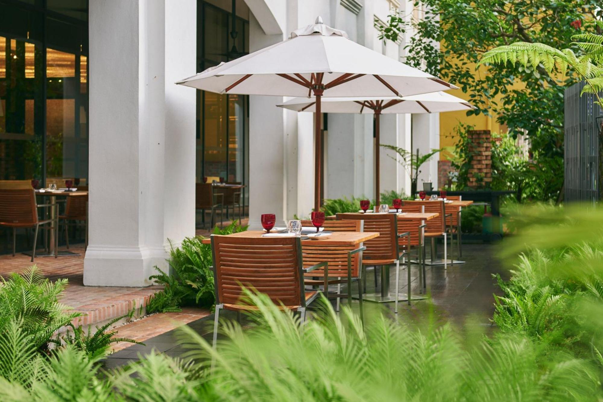 Hotel Stripes Kuala Lumpur, Autograph Collection Exterior photo The Garden Grille