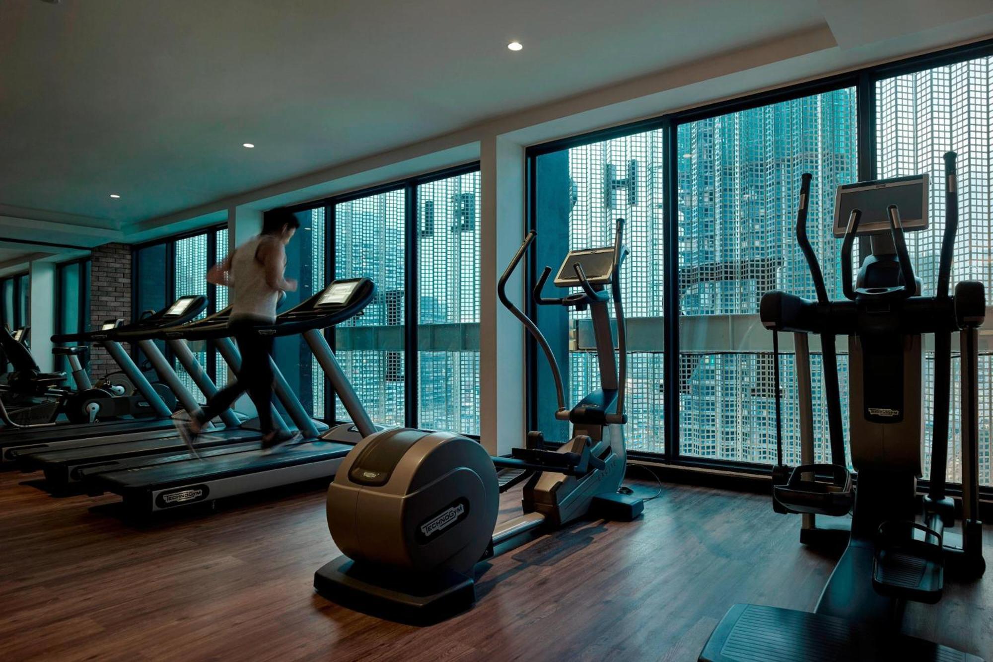 Hotel Stripes Kuala Lumpur, Autograph Collection Exterior photo The gym at the hotel