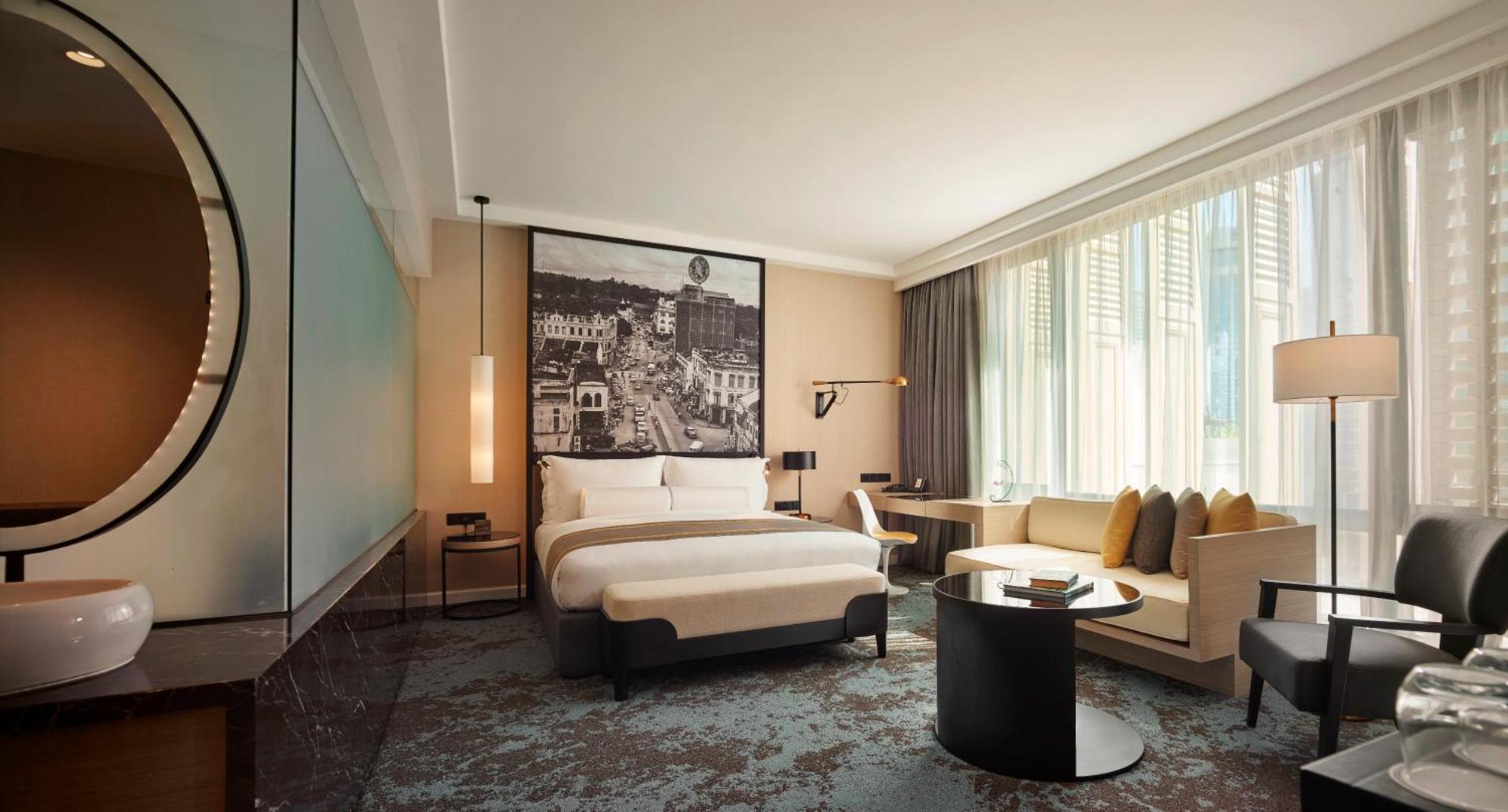 Hotel Stripes Kuala Lumpur, Autograph Collection Exterior photo Deluxe Room