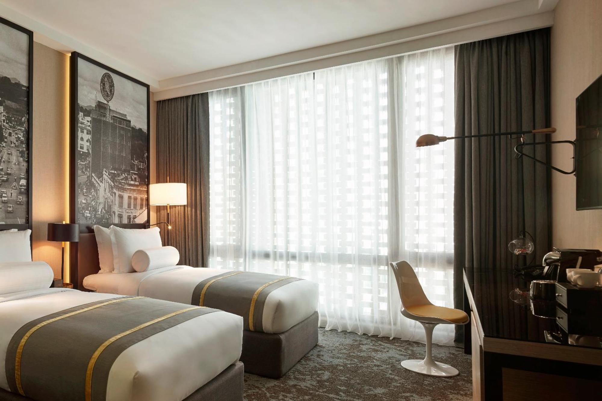 Hotel Stripes Kuala Lumpur, Autograph Collection Exterior photo Deluxe Room
