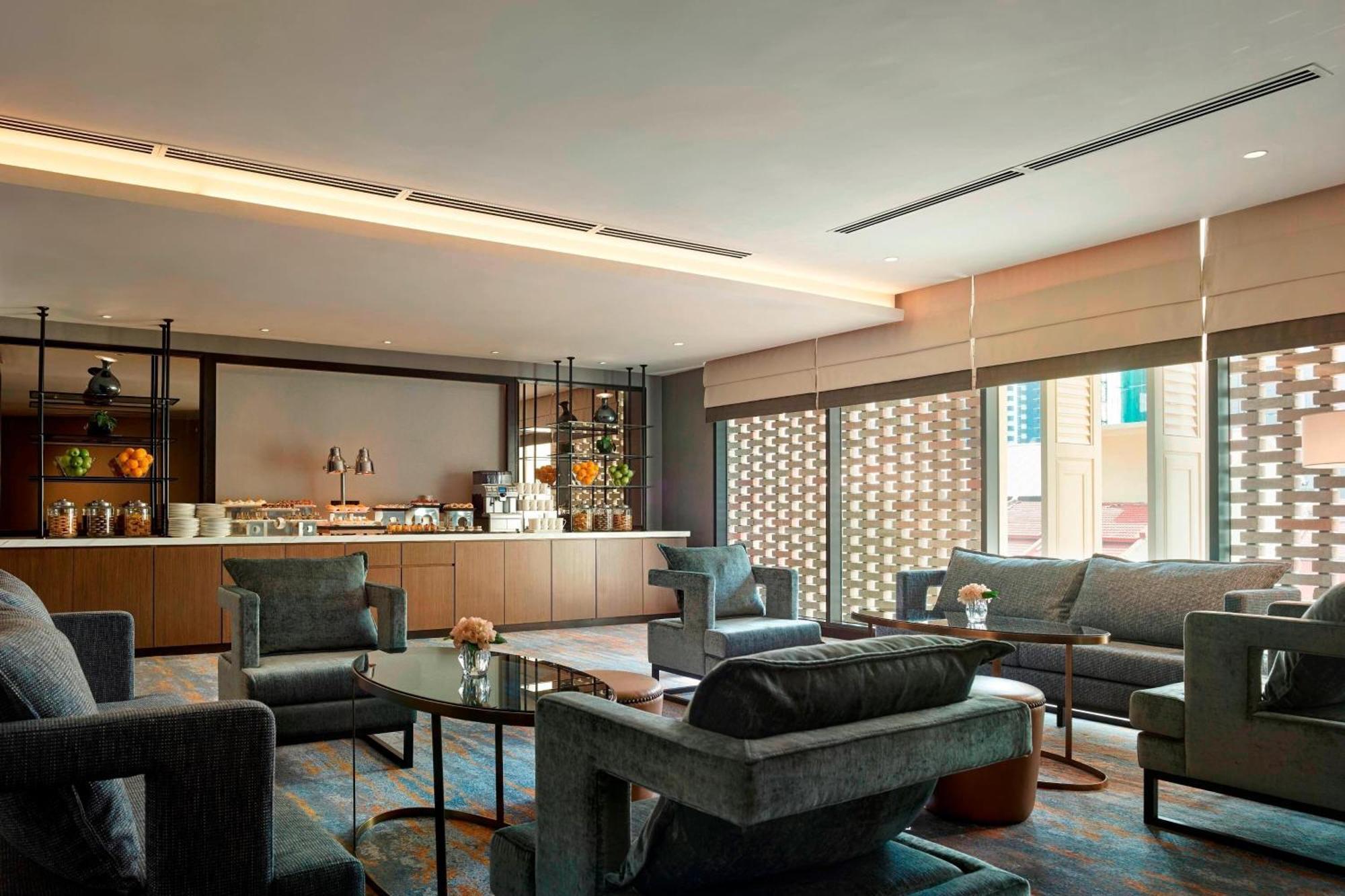 Hotel Stripes Kuala Lumpur, Autograph Collection Exterior photo The Club lounge at Hong Kong International Airport