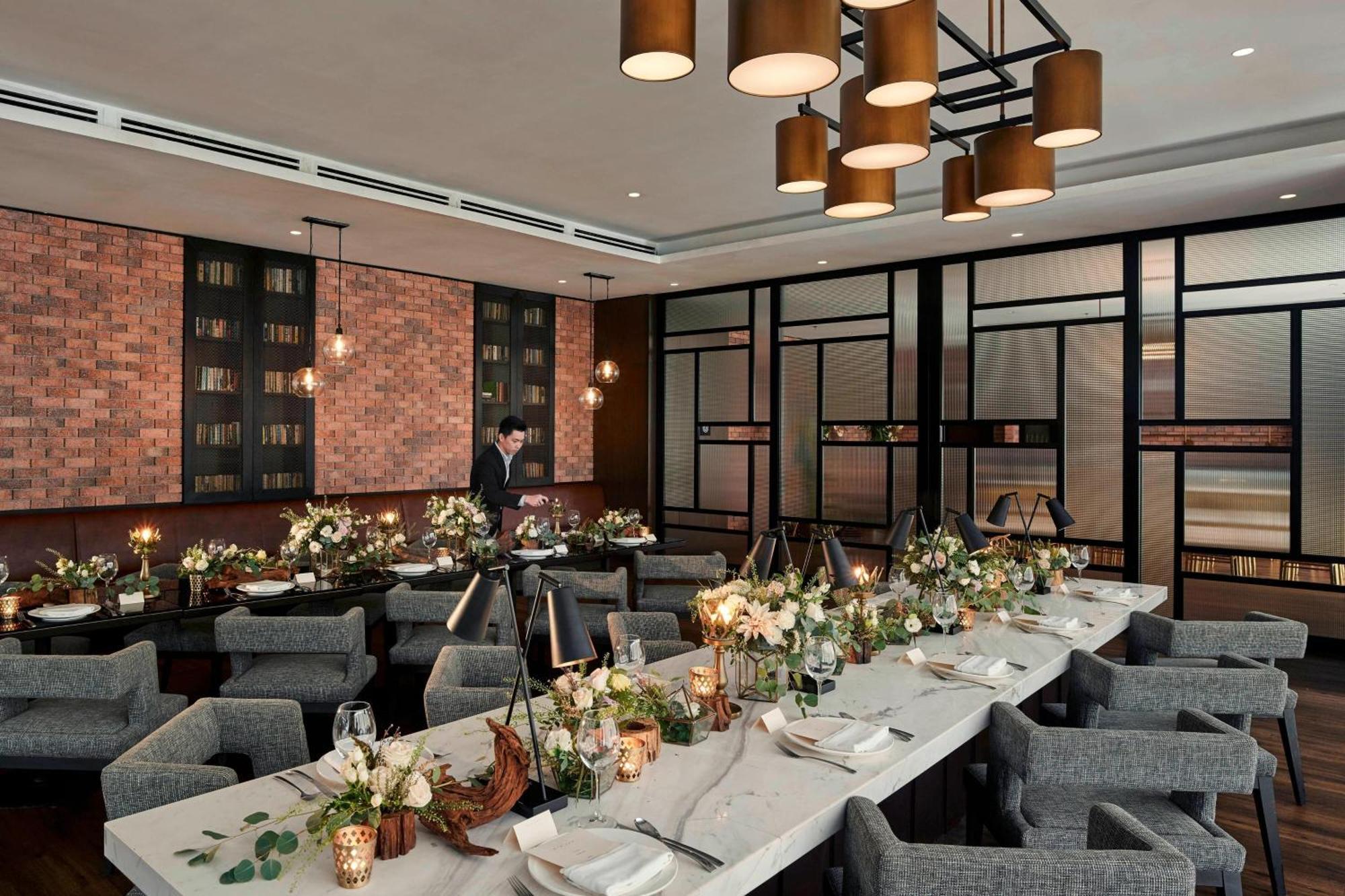 Hotel Stripes Kuala Lumpur, Autograph Collection Exterior photo The private dining room at the restaurant