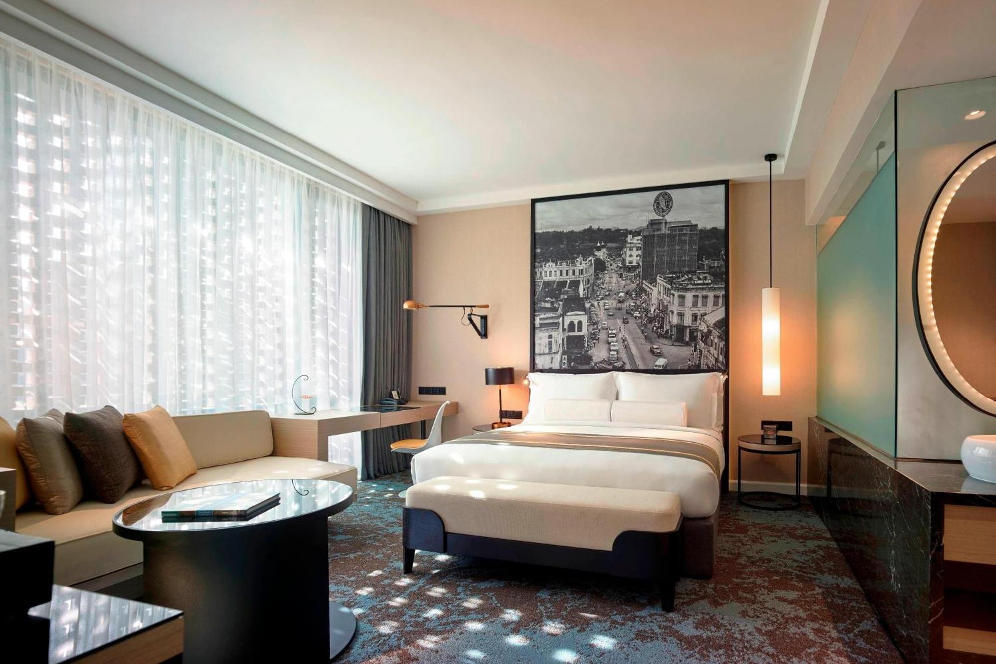 Hotel Stripes Kuala Lumpur, Autograph Collection Exterior photo Deluxe Room