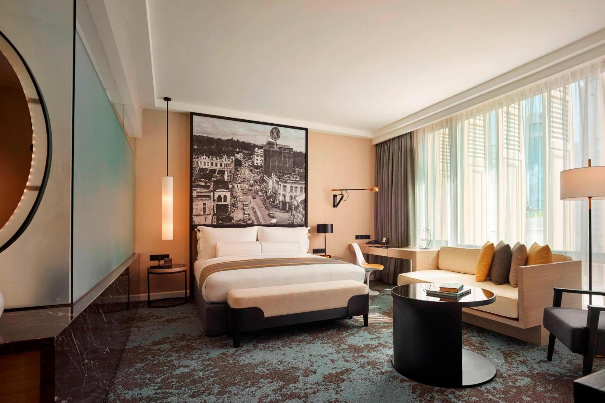 Hotel Stripes Kuala Lumpur, Autograph Collection Exterior photo Deluxe Room