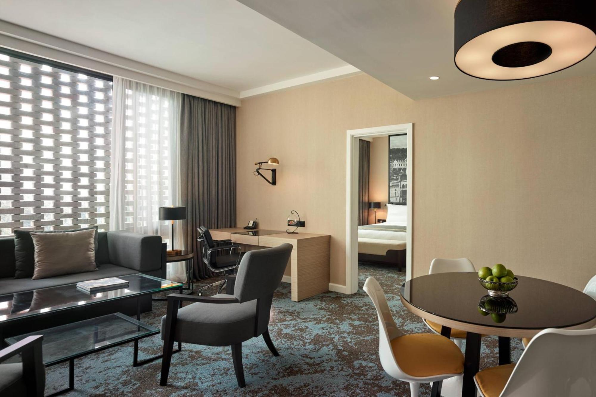 Hotel Stripes Kuala Lumpur, Autograph Collection Exterior photo Suite