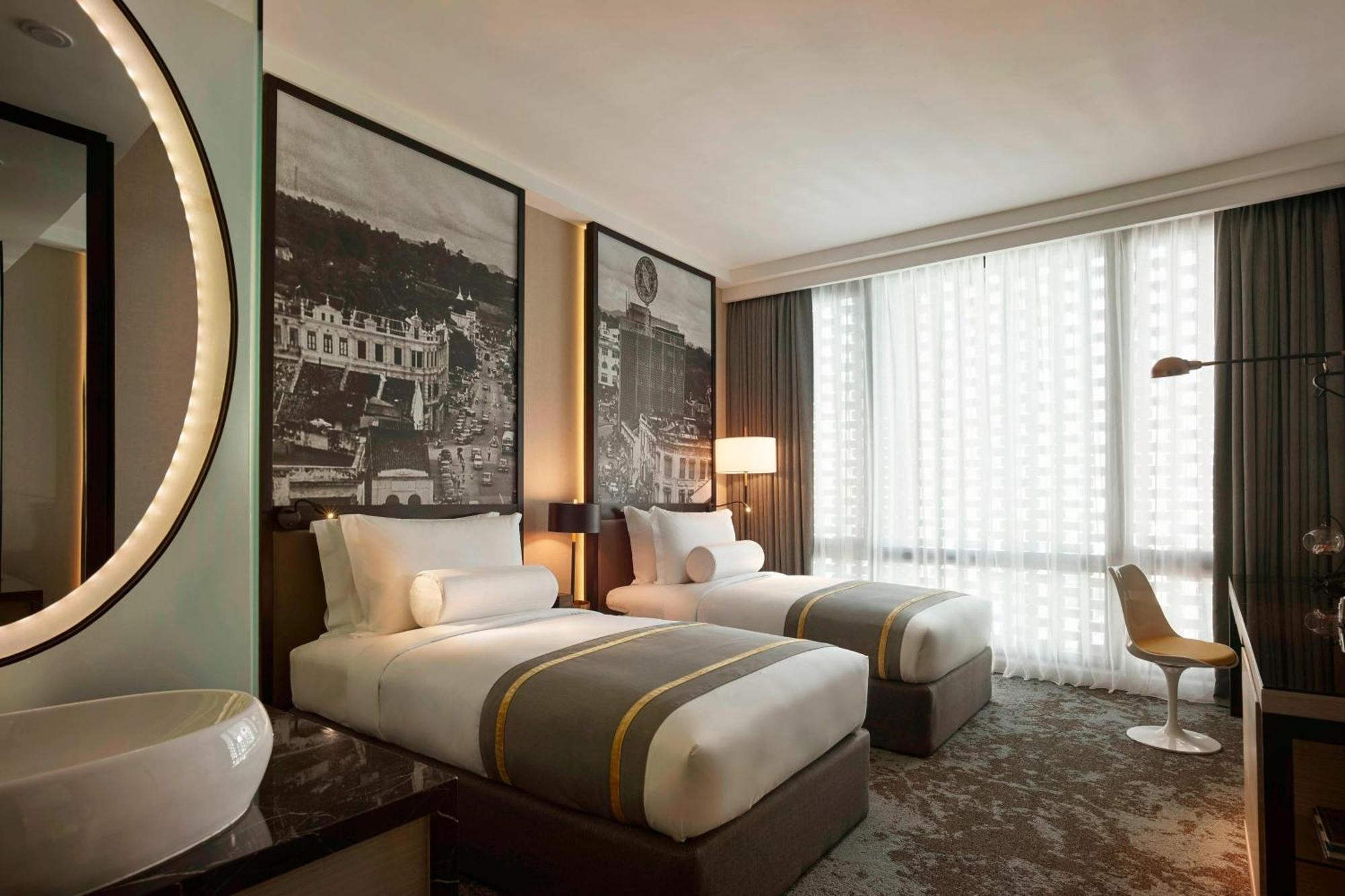 Hotel Stripes Kuala Lumpur, Autograph Collection Exterior photo Deluxe Room