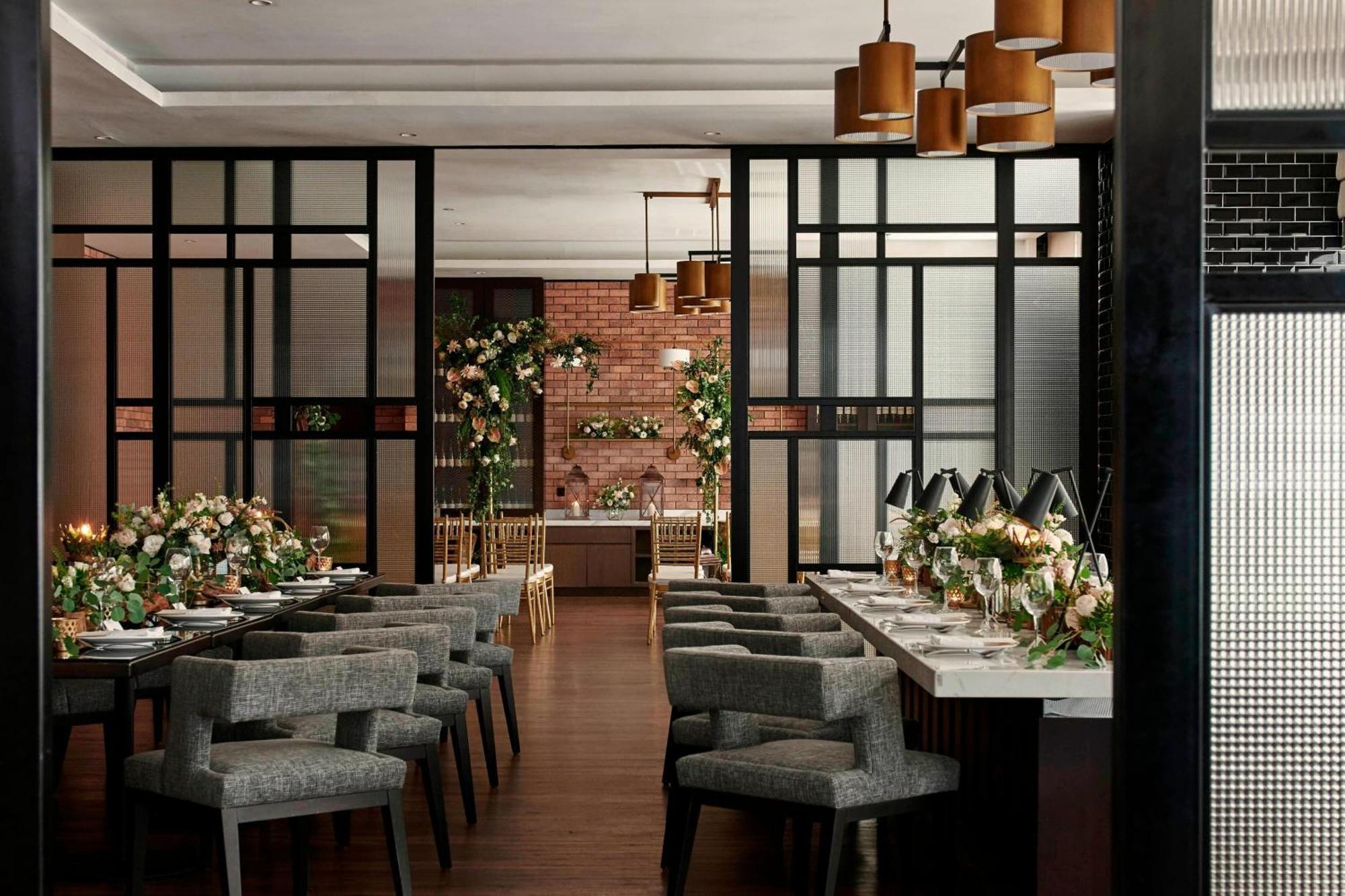 Hotel Stripes Kuala Lumpur, Autograph Collection Exterior photo The interior of the restaurant