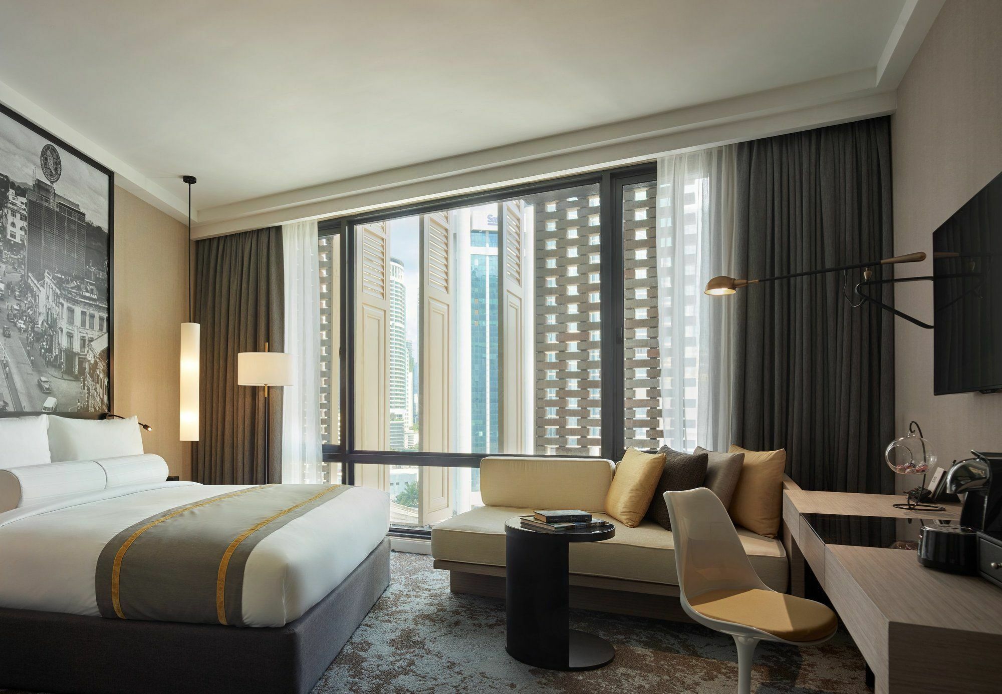 Hotel Stripes Kuala Lumpur, Autograph Collection Exterior photo Deluxe Room