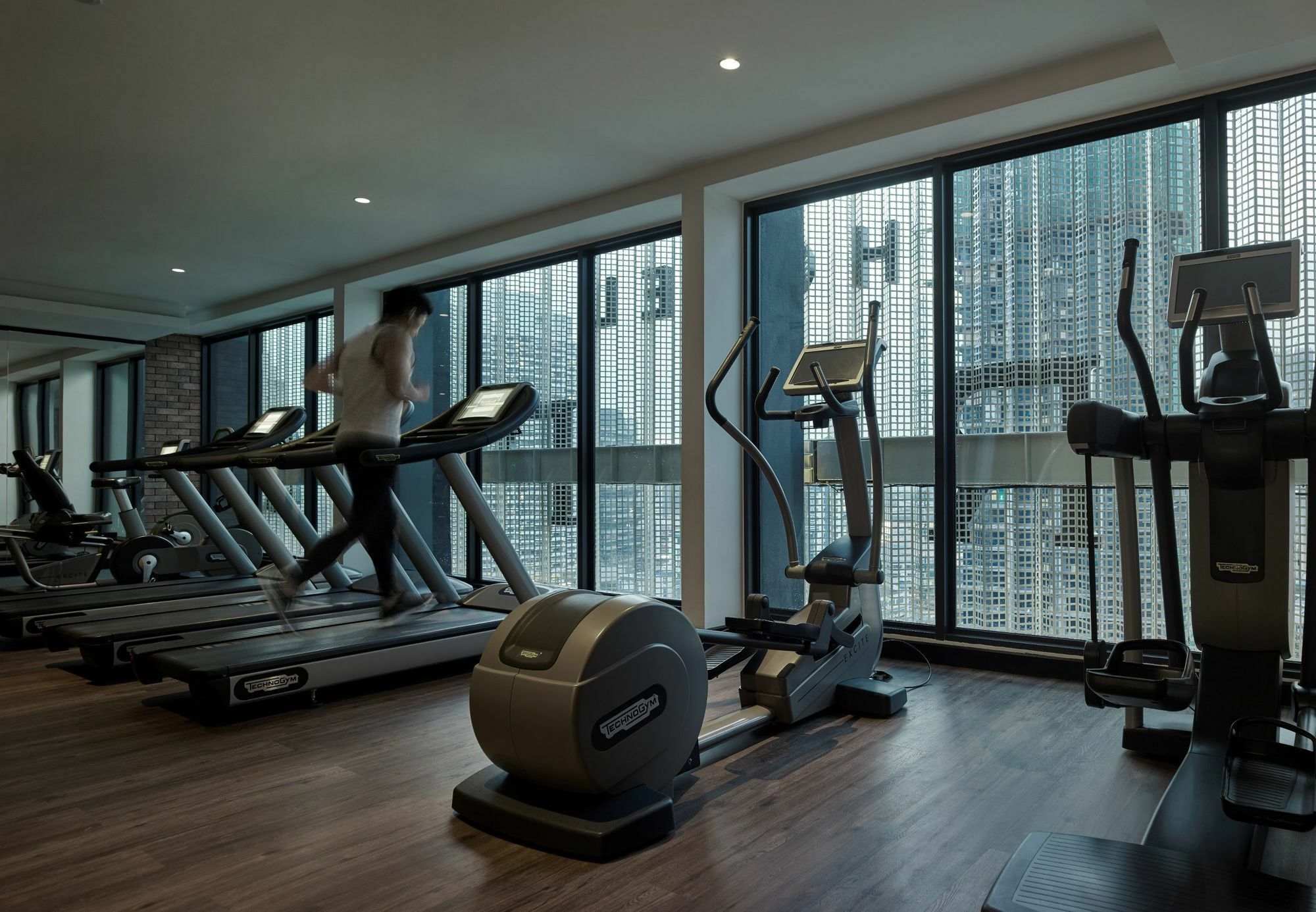 Hotel Stripes Kuala Lumpur, Autograph Collection Exterior photo The gym at the hotel