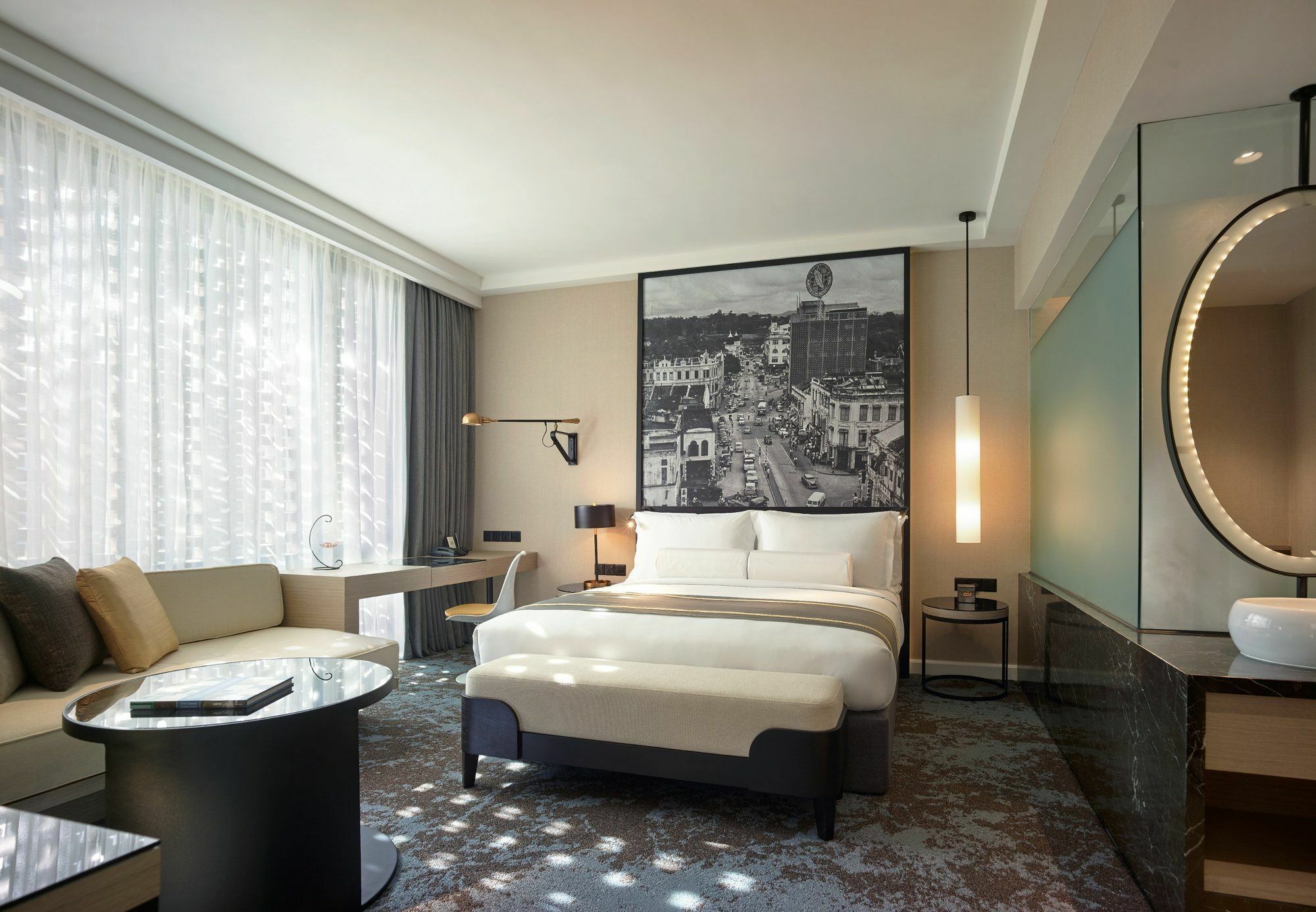 Hotel Stripes Kuala Lumpur, Autograph Collection Exterior photo Deluxe Room