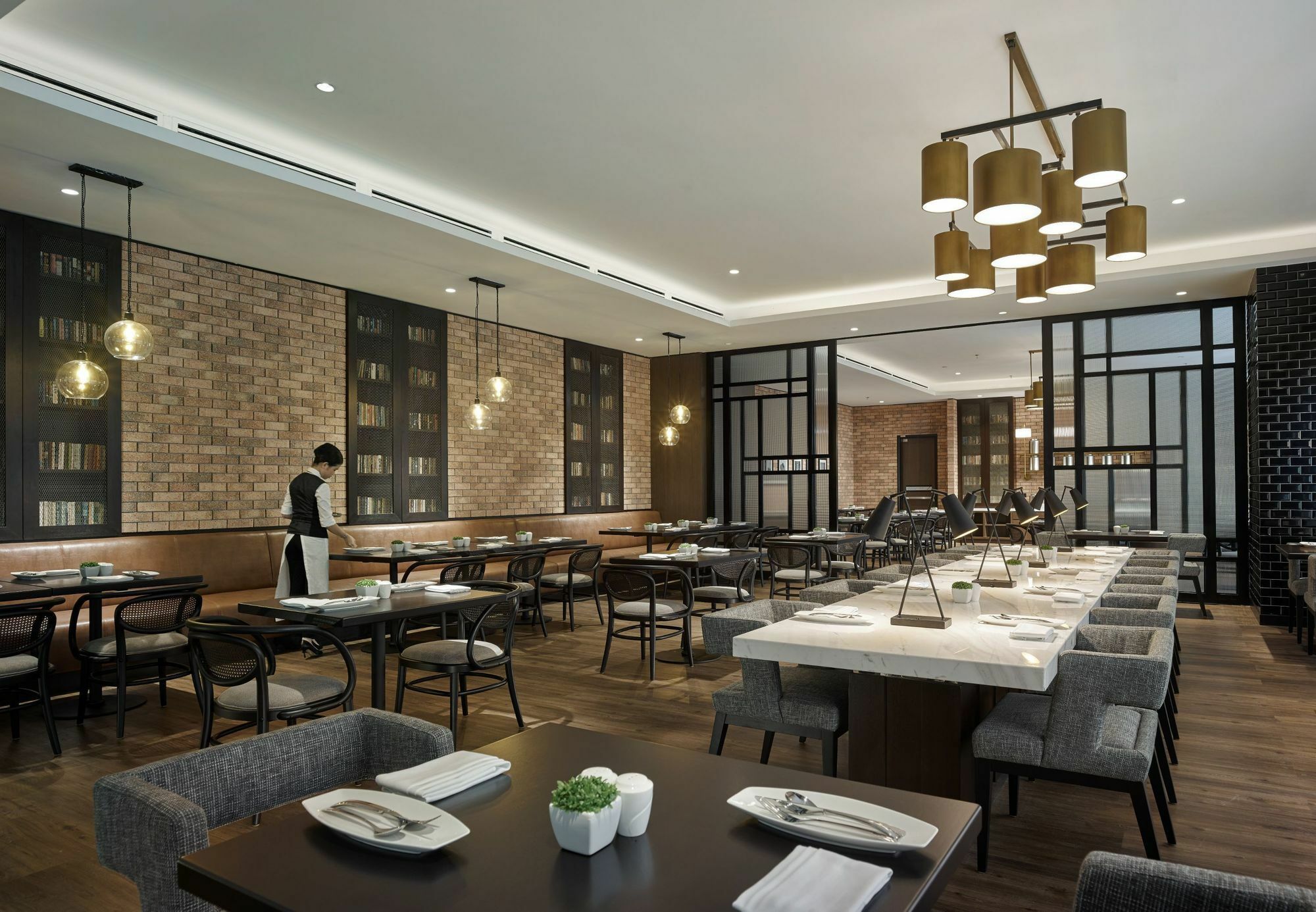 Hotel Stripes Kuala Lumpur, Autograph Collection Exterior photo The restaurant's interior