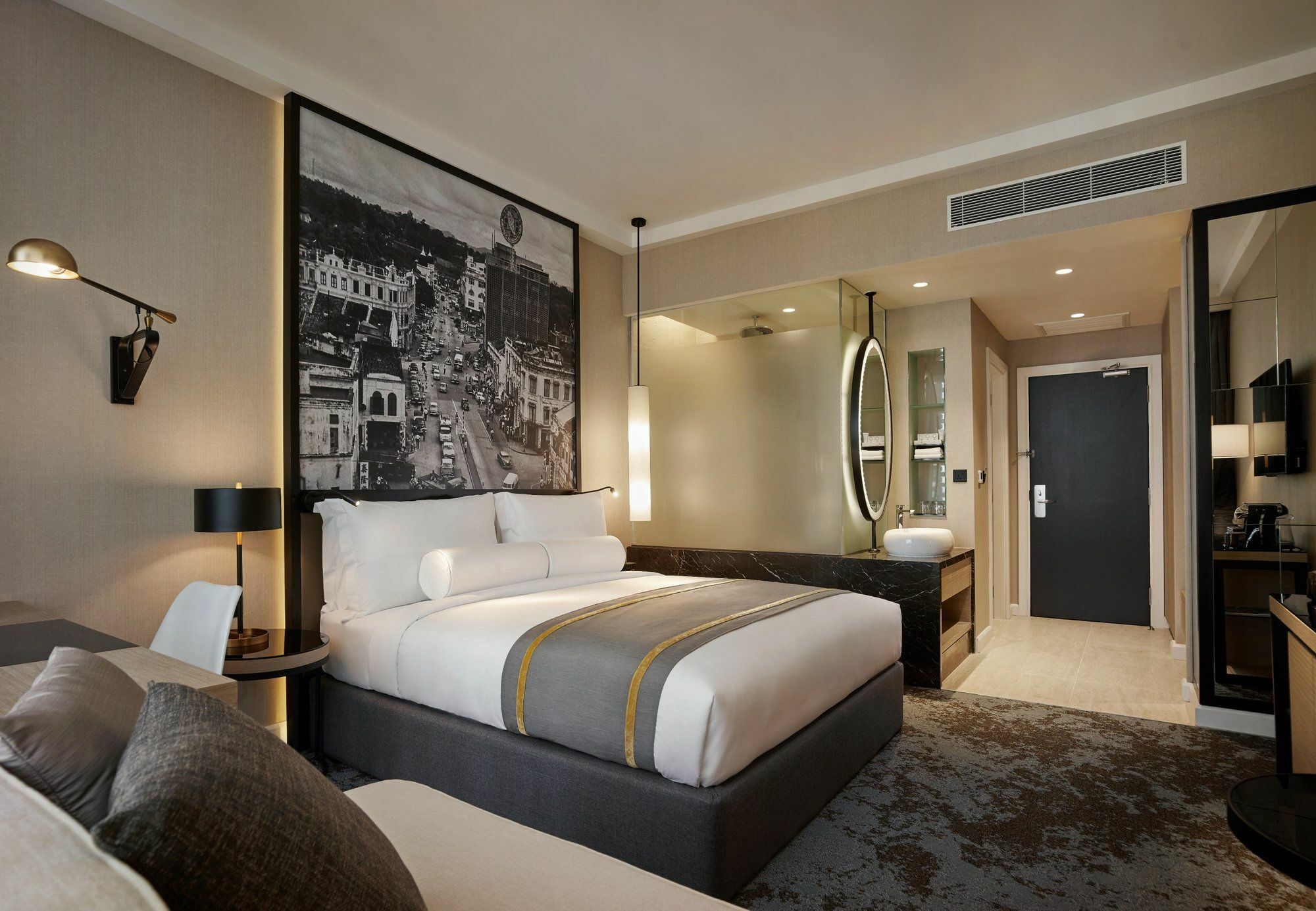 Hotel Stripes Kuala Lumpur, Autograph Collection Exterior photo Deluxe Room